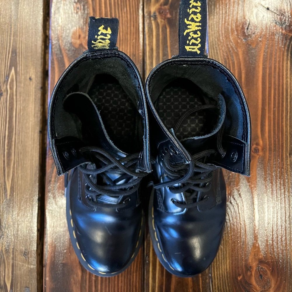 Dr Martins leather boots size 7 gently used